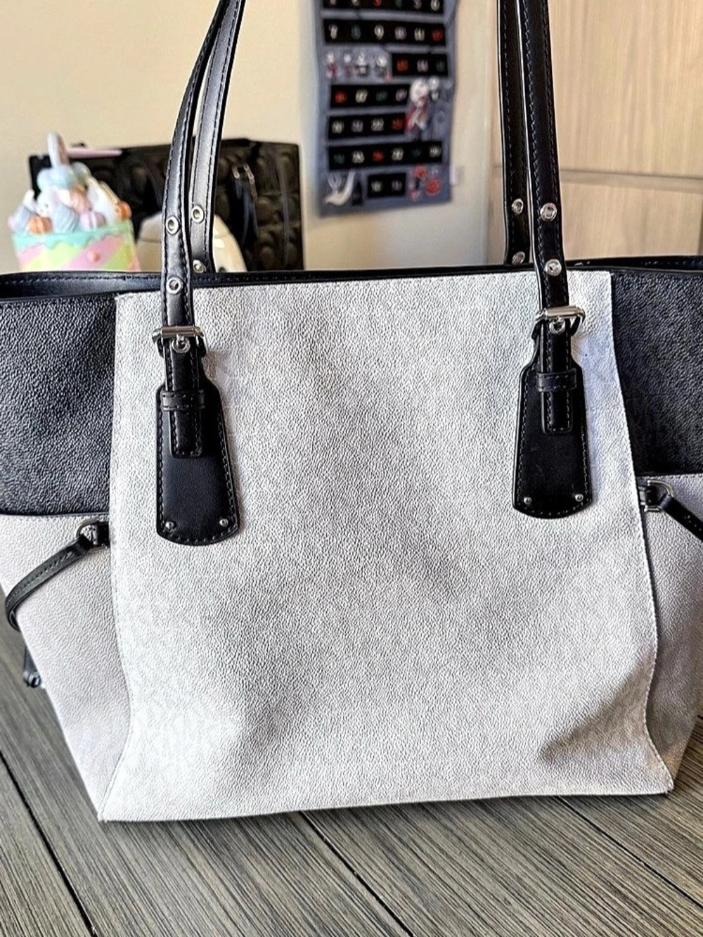 Michael Kors Voyager Medium Two-Tone Logo Tote Bag White & Black